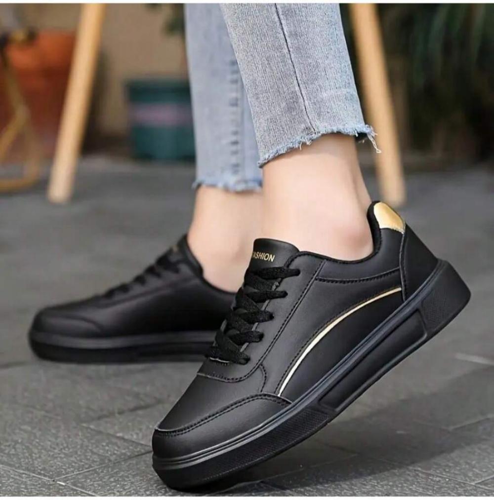 Women White Casual Sneakers, L - огляд і ціна Running Gear Ladies