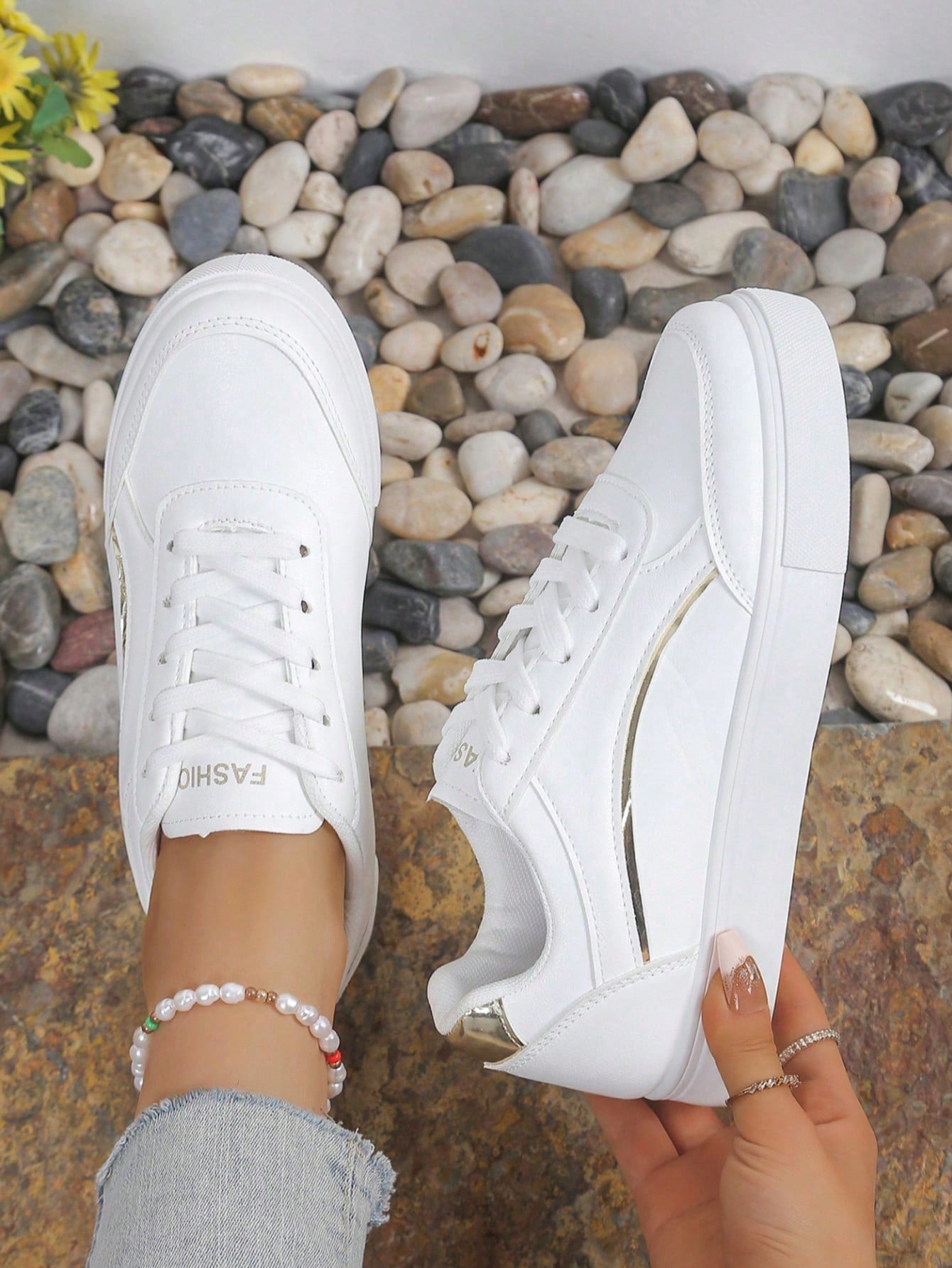 Women White Casual Sneakers, L - огляд і ціна Running Gear Ladies