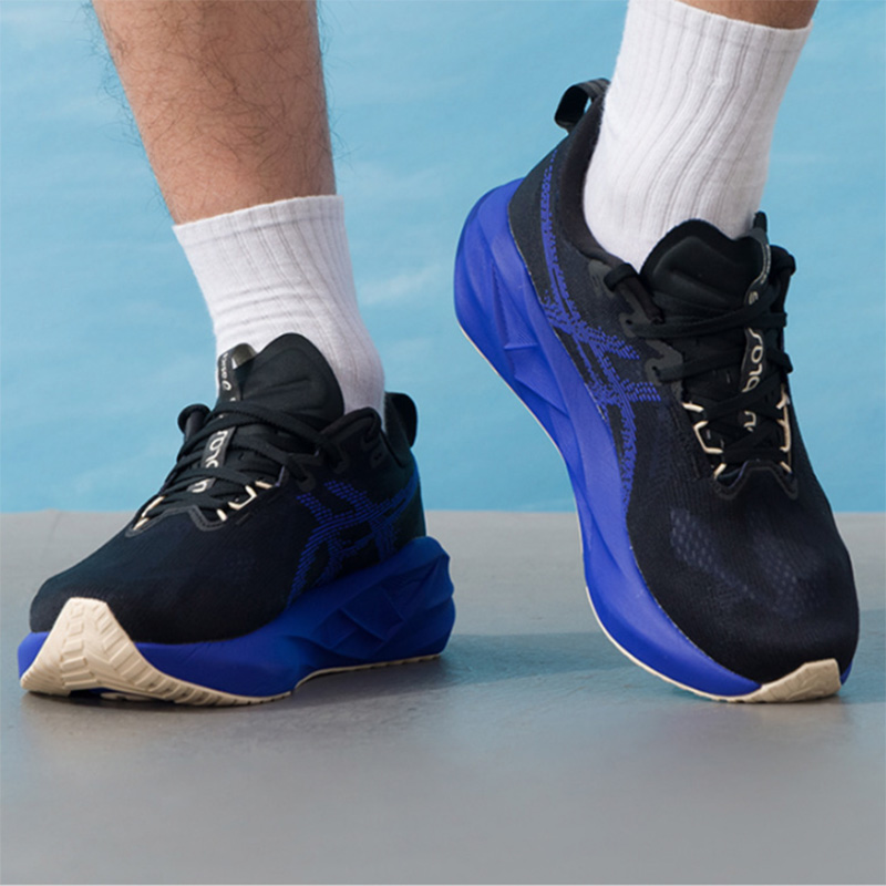 Asics NOVABLAST 5 Black Royal  - огляд і ціна Running Gear Asics